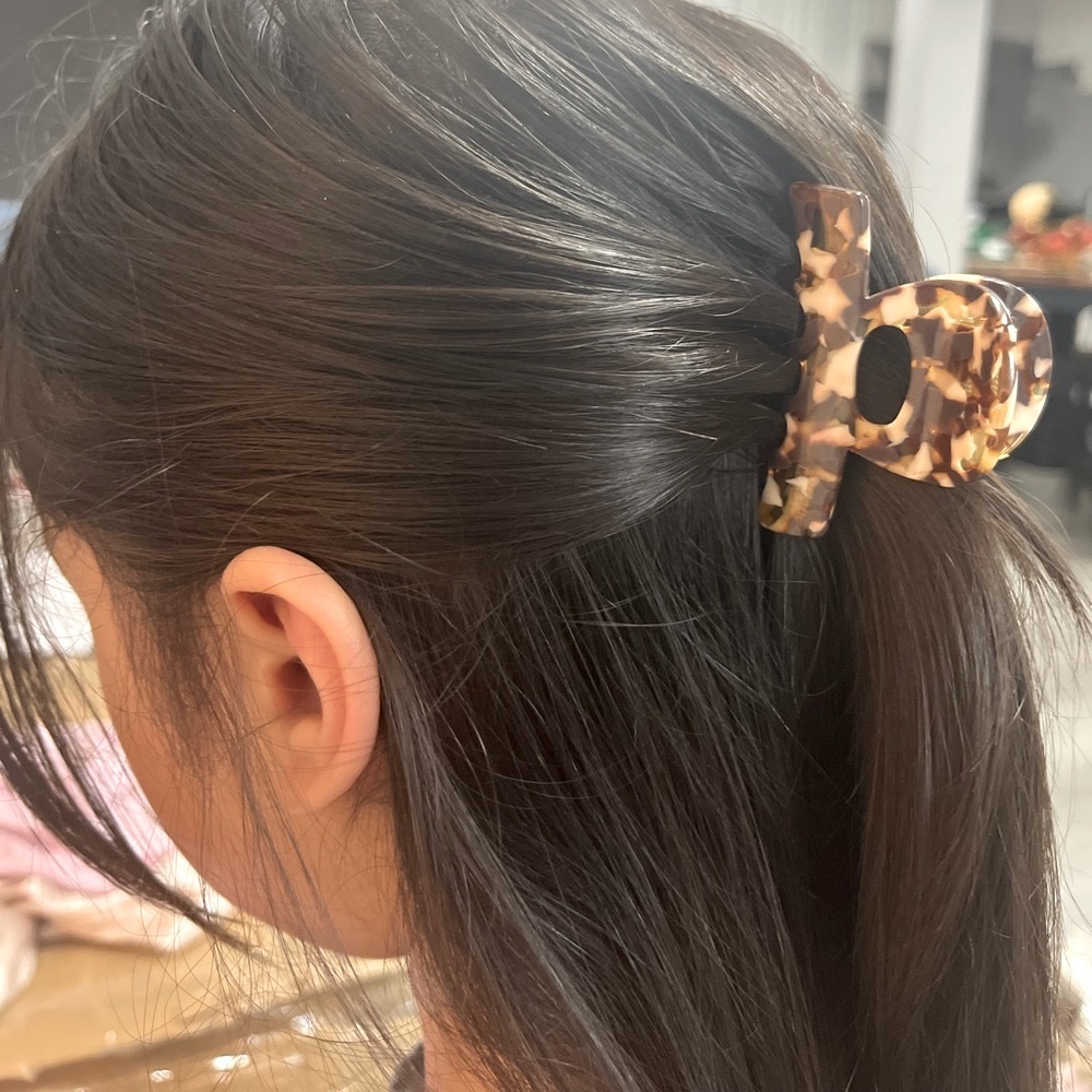Shell Hair Claw Clip - Picture 3 of 4